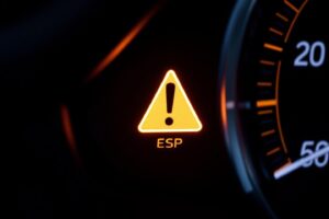 Voyant ESP allumé : 5 solutions pour perte de puissance moteur