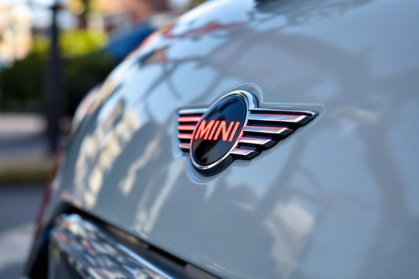 Voyant moteur Mini Cooper : causes et solutions efficaces