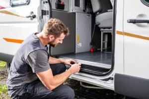 Comment remplacer le joint de porte de votre camping-car
