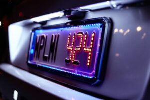 Éclairage plaque immatriculation : contrôle technique Martigues