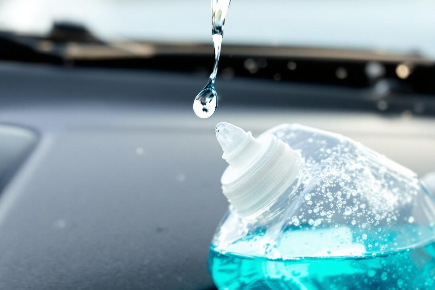 Liquide lave-glace voiture : obligations et conseils d'entretien